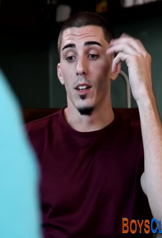 纹身大块头撞原