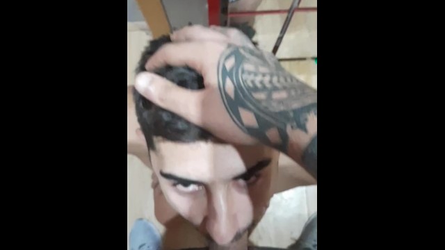 服务于grindr的Straighth guy