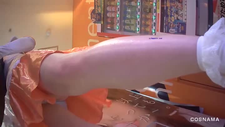 多角度近景抄底偷拍 动漫展高颜可爱COS小美女 制服诱惑 惊现无内美女屁屁凉 高清~20 ev