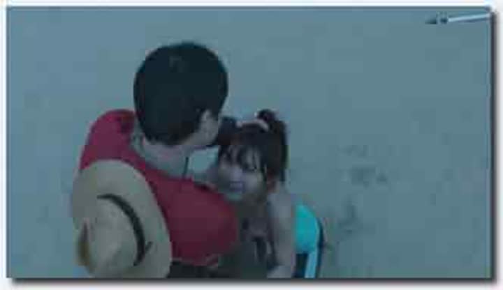 经典回顾 美女大奶子 表情超诱惑 叉开腿一瞬间妙硬 我也想来一顶草帽~经典回顾