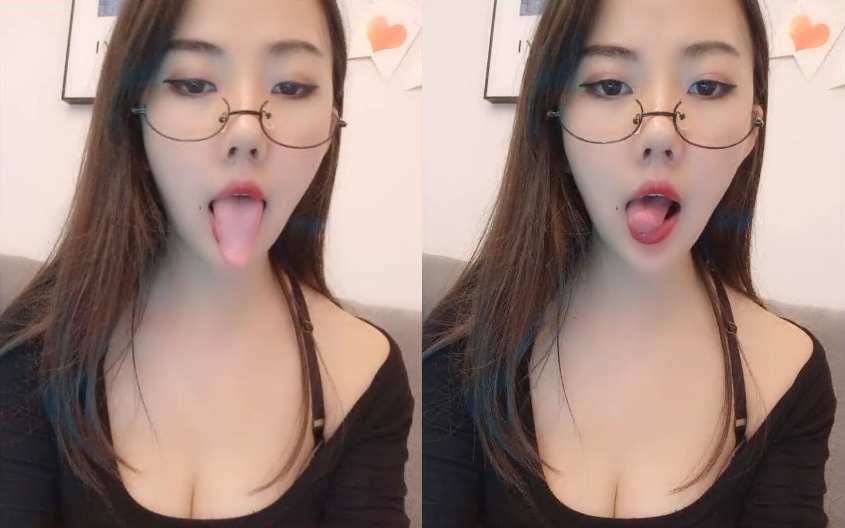 身材很哇塞的小姐姐直播裸舞诱惑