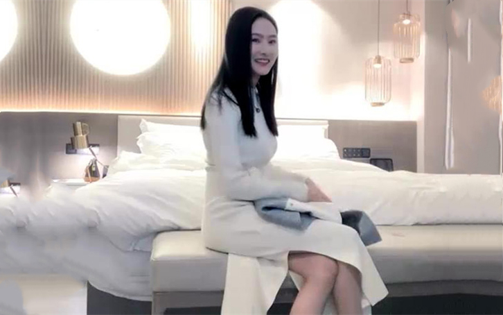 长发女神长得像一路向西的女主角