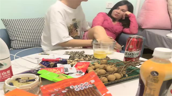 肥臀妹醉酒躺平 排骨哥趁机爆操内射