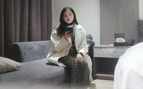 170CM顶级外围女神美腿长裙坐身上揉胸蹲在地上吸吮大屌埋头舔逼低吟交叉姿势爆插小穴