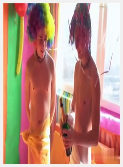 亚历克斯男孩卢卡斯和朋友