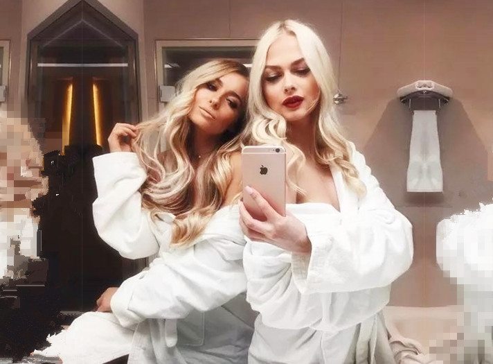 大屌弟弟承包了两个白皙姐姐的所有性福