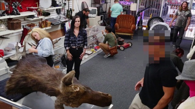 XXXPAWN——绝望的女同性恋者会为了钱做什么？现在就知道