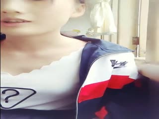 某新直播平台很屌的职业大专学妹教室玩直播狼友刷个飞机