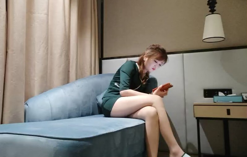 足疗店勾搭熟女技师带回酒店