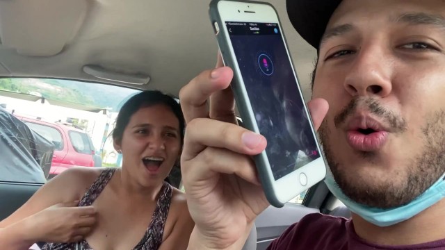 优步司机控制着我的玩具，直到我的阴道湿透