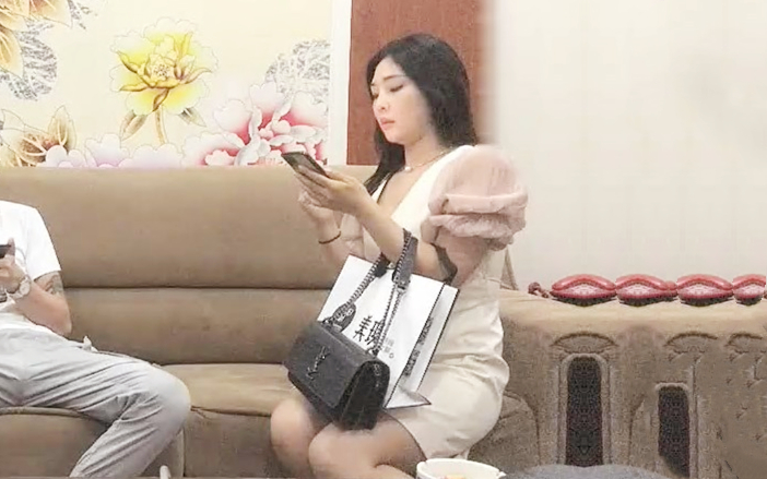 大屌猛哥约操外围御姐自带连体网袜吸吮舔屌口活专业操的太爽直浪叫