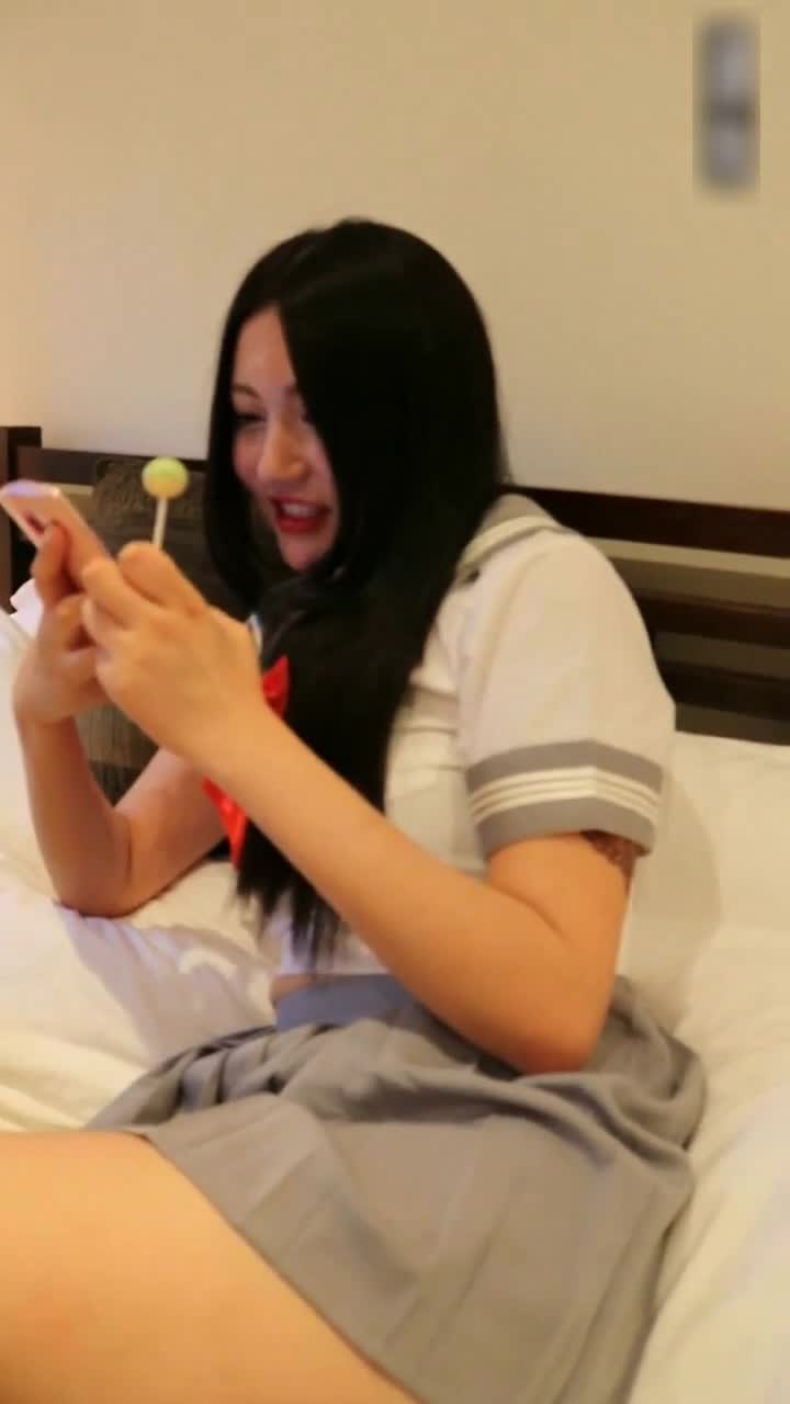 网络红人国模严佳丽超大尺度私拍_被摄影师摸骚穴自慰还呻吟诱惑 new