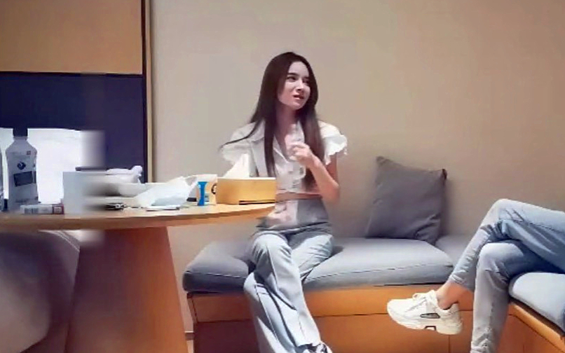 白衣大长腿娇小玲珑惹人怜气质女神激情四射