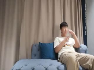 《小宝寻花》约了个短发白衣甜美萌妹啪啪，掰穴骑乘猛操