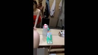 小情侣在球员休息室激啪一波~戴着兔子耳朵镜子前淫荡浪操~