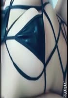 直播女神演示自插假屌给观众福利