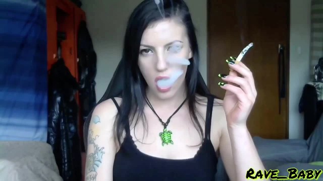 在办公室抽烟，直到我被烟呛到