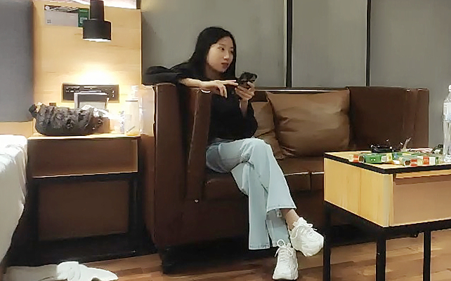 极品大长腿外围妹抱起来操超近距离拍摄侧入骑乘激情大战