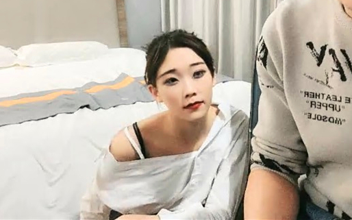 特招舞蹈老师搞黄播黑丝白丝高跟诱惑一字马各种高难度