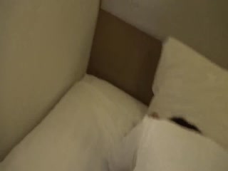 把疑惑的清纯女学生带到密室中淫行中出