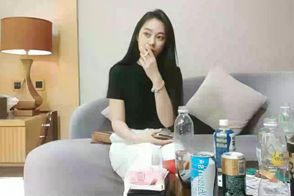 黑衣甜美外圍妹翹起屁股口交摸逼扶著大屁股後入一下下撞擊妹子受不了呻吟嬌喘