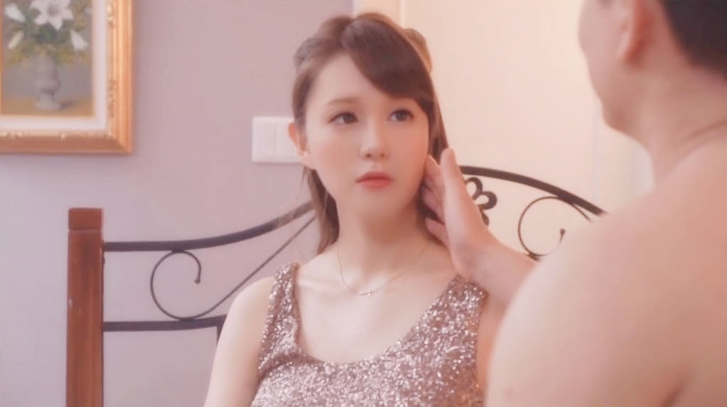 超级甜美的圆脸高挑美乳大美女