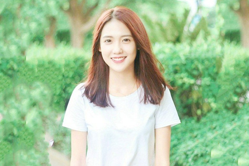 白嫩美乳高校兼职校花美女技术真不错骑乘风骚扭动多姿势抽插