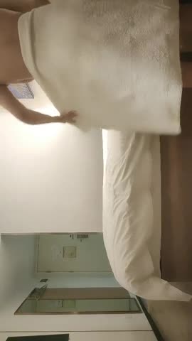 【小马寻花】，抖音网红小主播，大圈外围女神，肤白貌美，双乳坚挺，小马哥抠穴后入，干得激情飞扬高潮不断