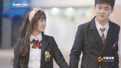 KTV狂欢夜偷拍流出！制服辣妹贴身热舞 包间激战完整版预告