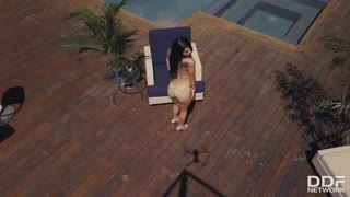 “度假村 -露天泳池躺椅尽情释放淫水