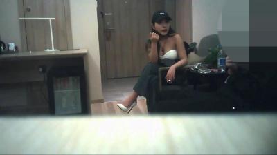 豪掷千金成功约炮女神级网红主播！酒店私密拍摄客厅口爆后转战大床激情狂操