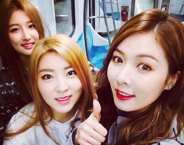 门事件疑似韩国艺人炫雅卧室变换体位纵情啪啪