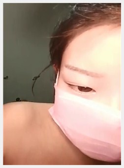 宅男女神么么哒不知道被哪个鸡巴把肚子搞大了，挺着个大肚子和狼友互动