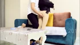 同事家来不及脱衣服搞一下