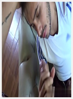 同性恋拉丁裔creampied在鞍