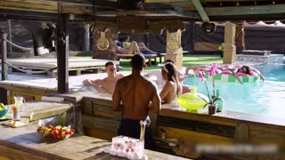 泳池包场淫乱派对