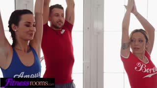 Fitness Rooms Freya Dee and Jennifer Amilton fight for trainer creampie