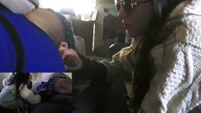 鬼鬼祟祟的女孩破门而入，在不吵醒他的情况下吮吸他不知情的鸡巴