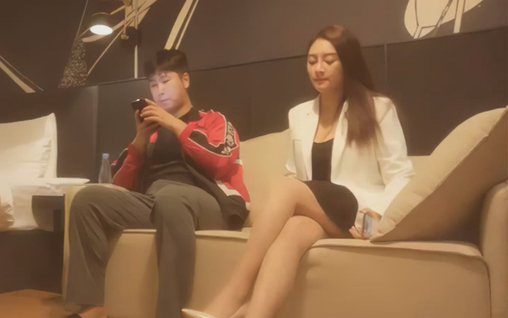 白色小西装御姐深藏不露西瓜大奶摇摇欲坠经典大佬激情大作外围女神收割机