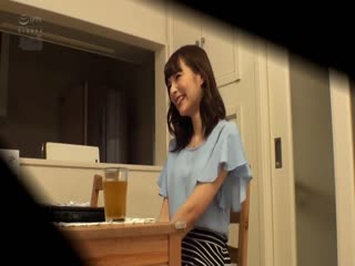 同じアパートに住む美人妻2人と仲良くなって部屋に連れ込