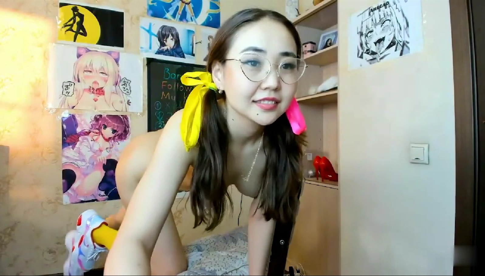 超喜欢二次元的马尾小姐姐身段柔软自慰呻吟