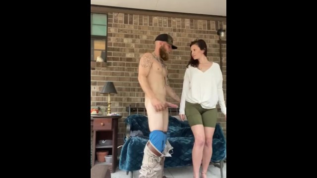 送外卖的家伙得到了家庭主妇的口交和一个快刀斩乱麻！！！
