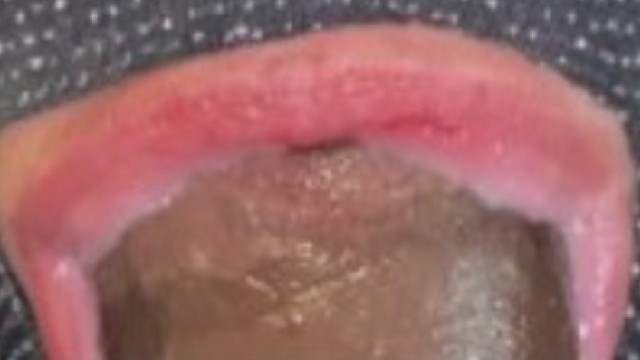 他是吸吮的时候她嘴里有一个