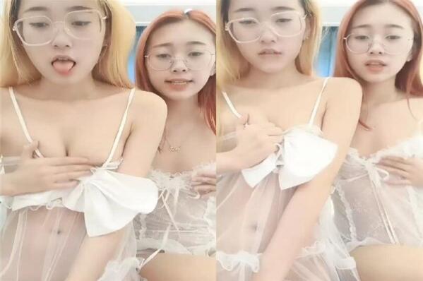 金发眼镜双胞胎姐妹一起露逼诱惑舌吻互舔逼逼揉捏奶子抬起双腿掰穴摩擦阴蒂