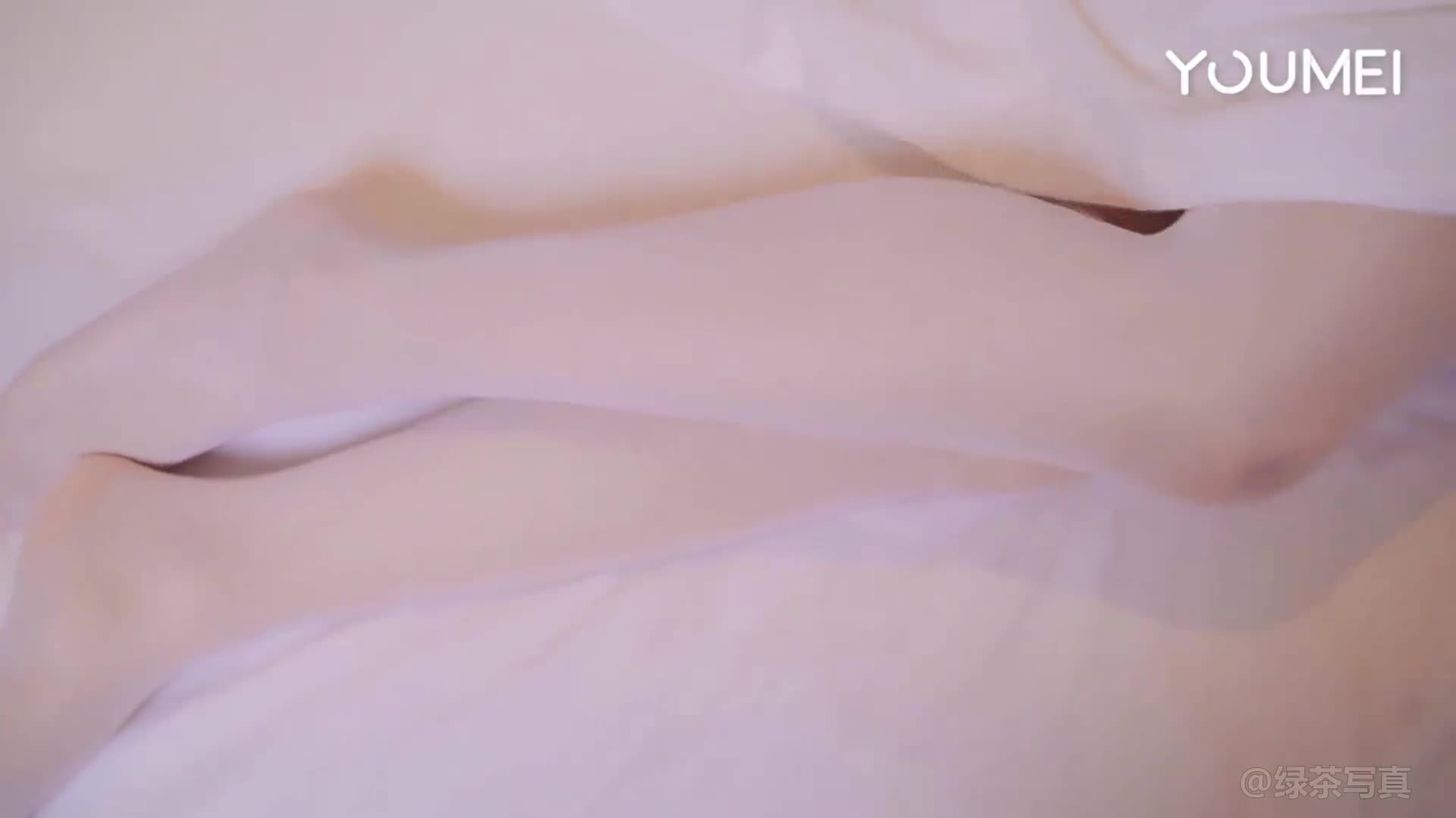 保时捷车模为赚钱下海直播被炮友各种操每天大秀跪在床上舔第一视角抽插猛操扶着小腰后入大屁股