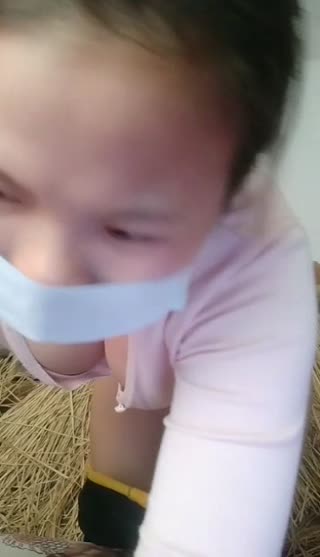 -guochan-偷情少妇饥渴似虎，简陋的房间内站着就把爱做了，小哥露脸看起来很满意，口交后入时间还挺长
