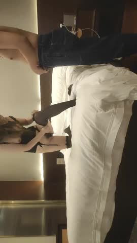 探花素人哥星級酒店開房現場直播高價約了個苗條身材大長腿小姐姐啪啪 穿著情趣兔女郎裝挑逗上位騎乘翹臀後入幹得直叫求饒 國語對白