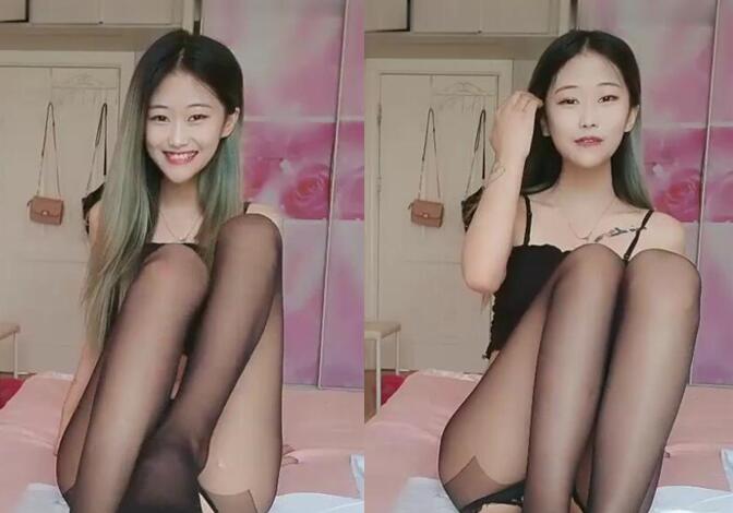 颜值不错苗条身材妹子性感开裆黑丝自慰大黑牛头部插入两根一起玩摆弄姿势高潮出白浆非常诱人