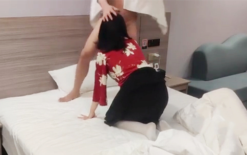 96年新晋人妻穿着汉服被操的喊粑粑