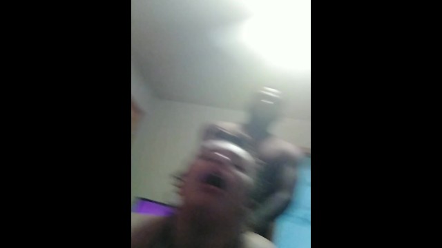 水平和婴儿月牙肛门撞击